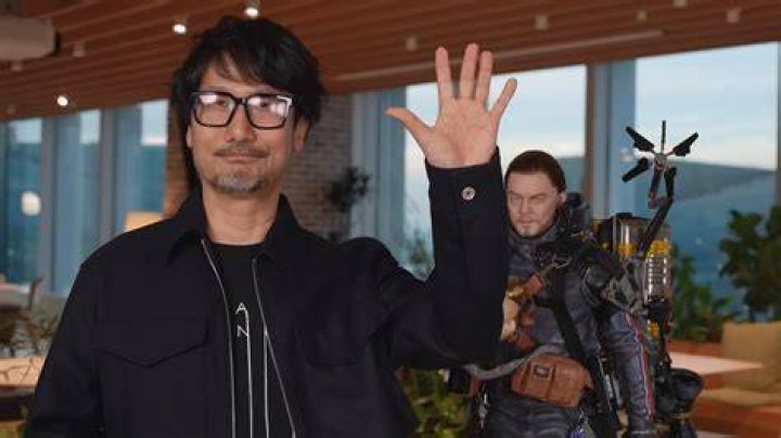 Kojima being inducted into the Hall of Fame by DICE.